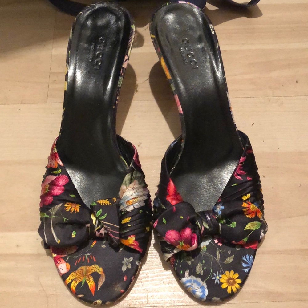 Vintage Gucci black silk floral heels sandals